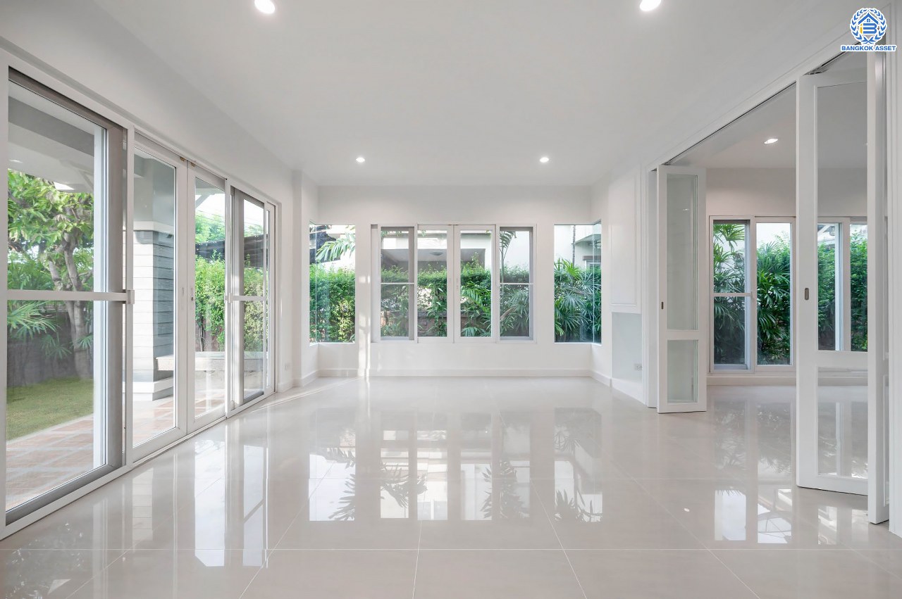 บ้านมือสองตกแต่งใหม่ โครงการ คาซ่าแกรนด์ รัตนาธิเบศร์-ราชพฤกษ์ บ้านเดี่ยวจากแบรนด์ Q.House เนื้อที่ 68 ตร.ว. ฟังก์ชัน 3 ห้องนอน 4 ห้องน้ำ 1 ห้องแม่บ้าน จอดรถได้ถึง 2 คัน พร้อม Facilities ครบครัน บนทำเลเดินทางสะดวก ติดถนนราชพฤกษ์ ใกล้เซ็นทรัลเวสต์เกต และรถไฟฟ้าสายสีม่วง "สถานีบางรักใหญ่"